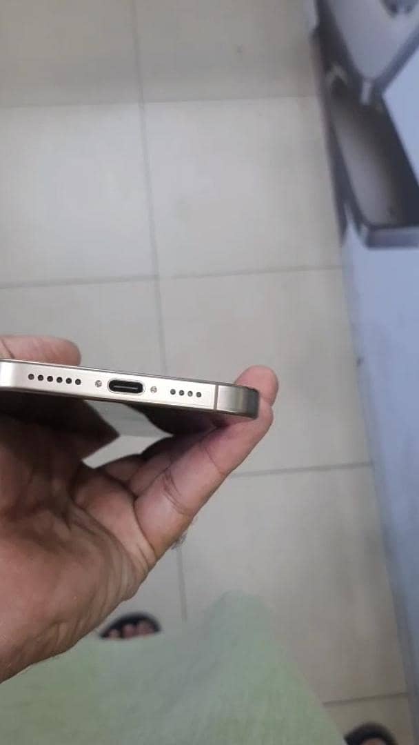 iphone 16 pro max 4