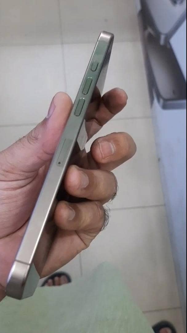 iphone 16 pro max 5