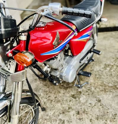 I’m selling Honda 125 2009 Model Total Genuine