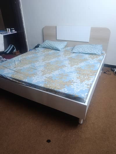 Interwood bed