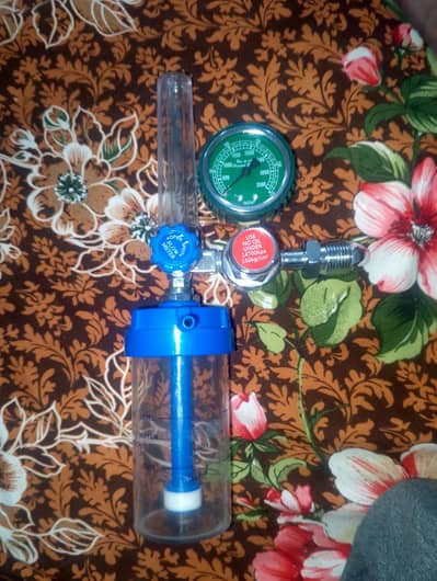 Oxygen Regulator. 15L/min