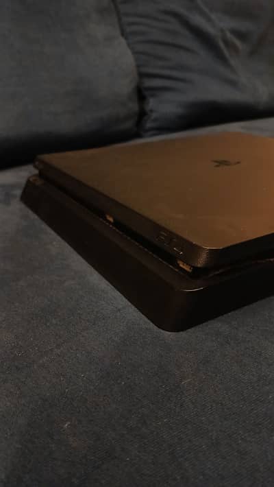 Ps4 slim . Great condition in low price.