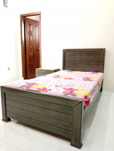 2 single beds with dressing table and side table