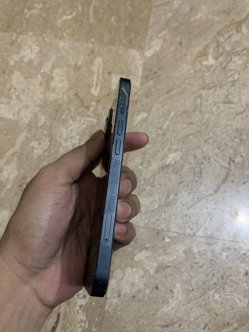 iPhone 13 3