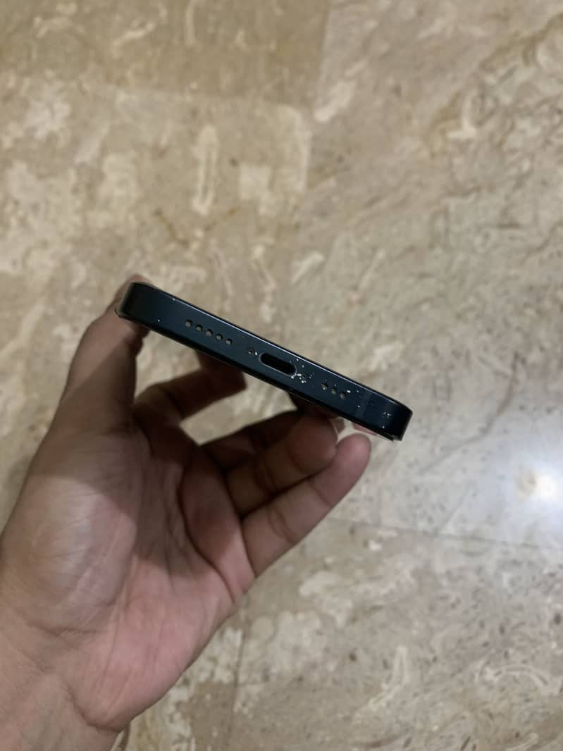 iPhone 13 4