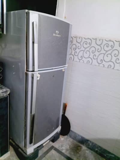 Fridge dawlance medium size