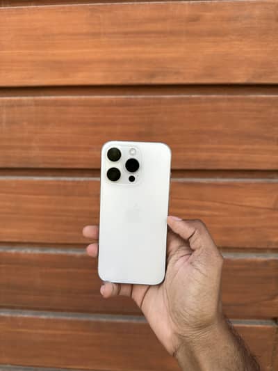iPhone 15 pro 256gb factory unlock 4 months sim time