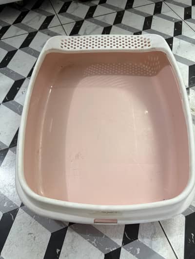 Litter boxes and scoop