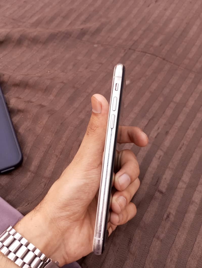 Apple iPhone X 3