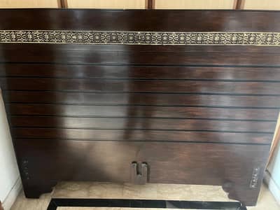 king size bed with 2 side tables