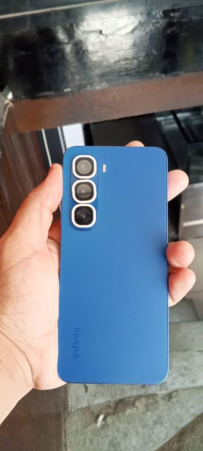 Infinix hot 60i 6+6  128 40 k