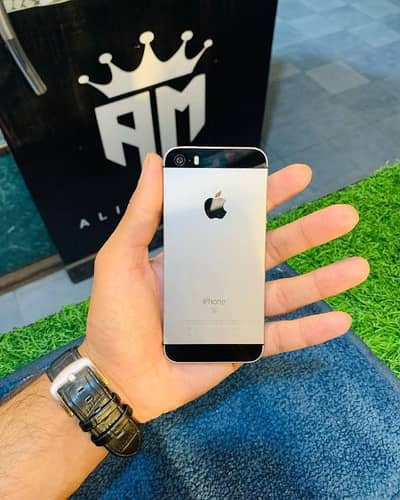 iPhone 5s 64GB PTA approved My WhatsApp 03314189217 for sale