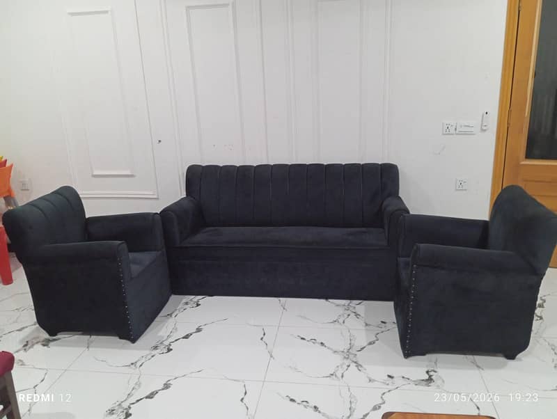 Sofa Set with matching table 0
