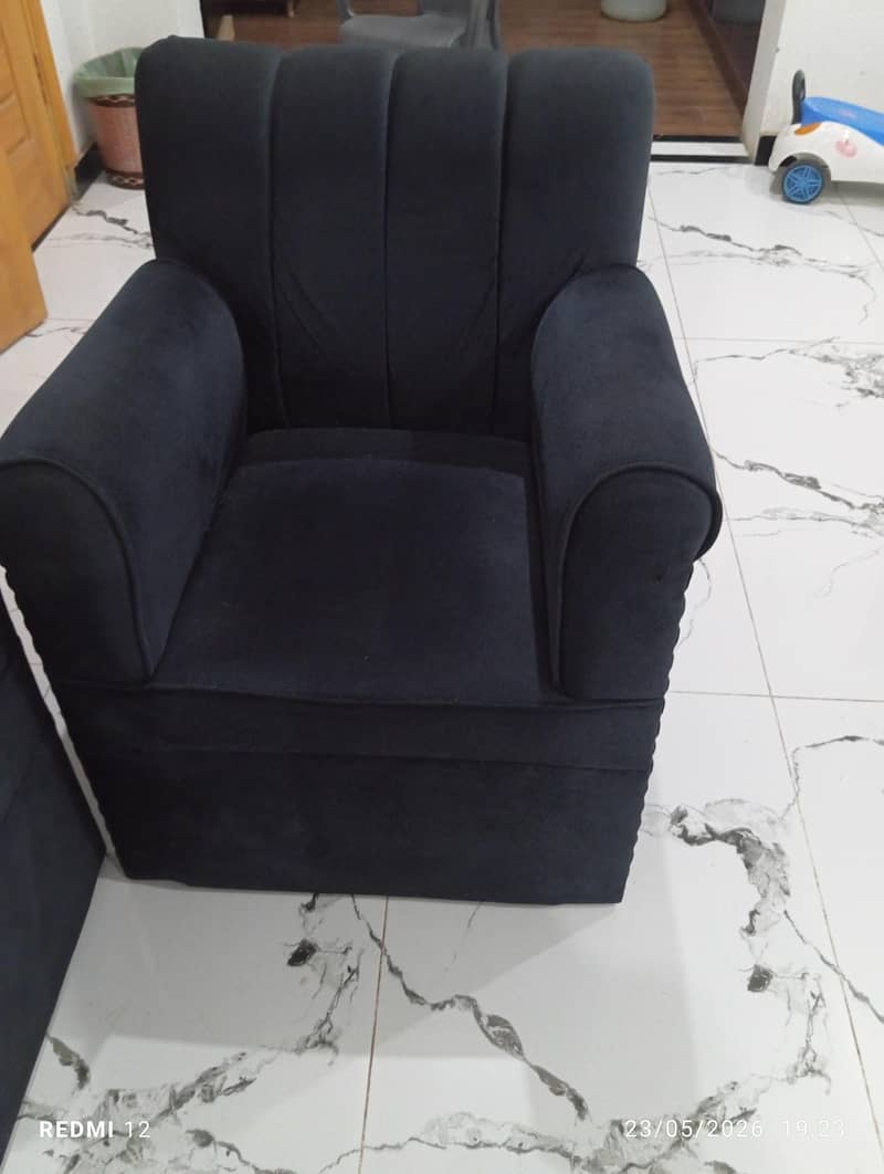 Sofa Set with matching table 4