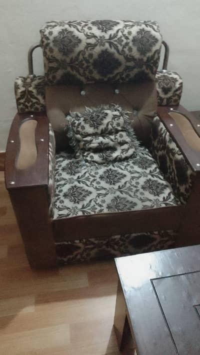 5 seater sofa set with side table