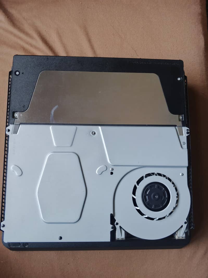 Ps4 slim 1