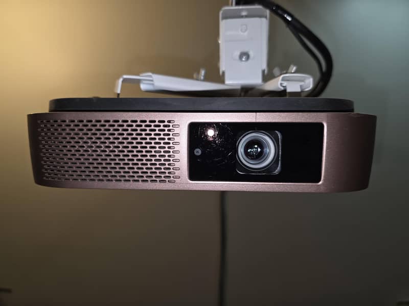 Viewsonic M2 1080p Smart LED Projector 1