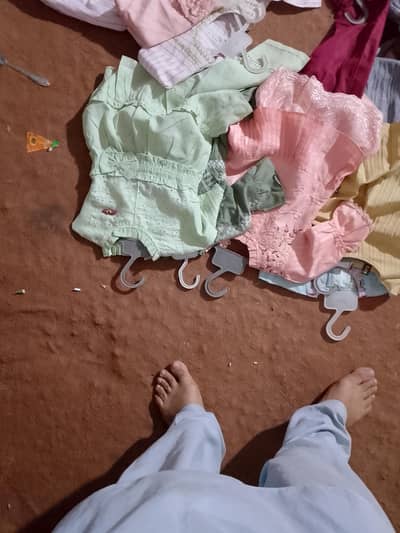 گرمیوں کے بچوں کے 71  سوٹ ہے دوکان ختم ہوئی ہے
