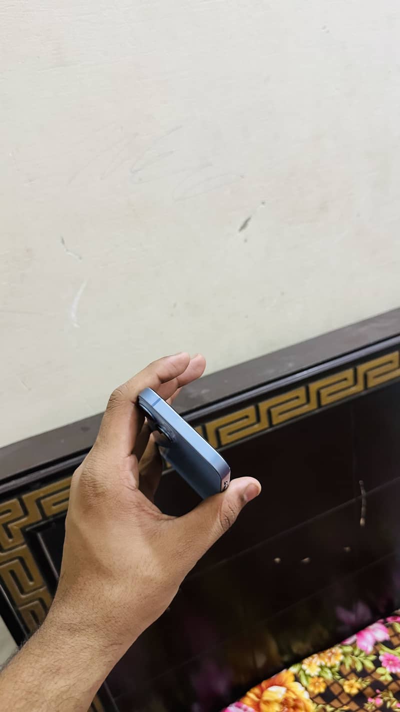 iPhone 14 1