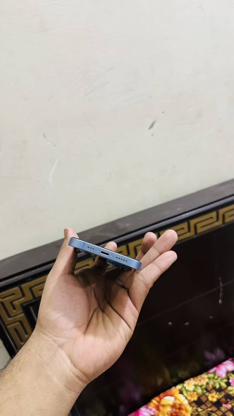 iPhone 14 4