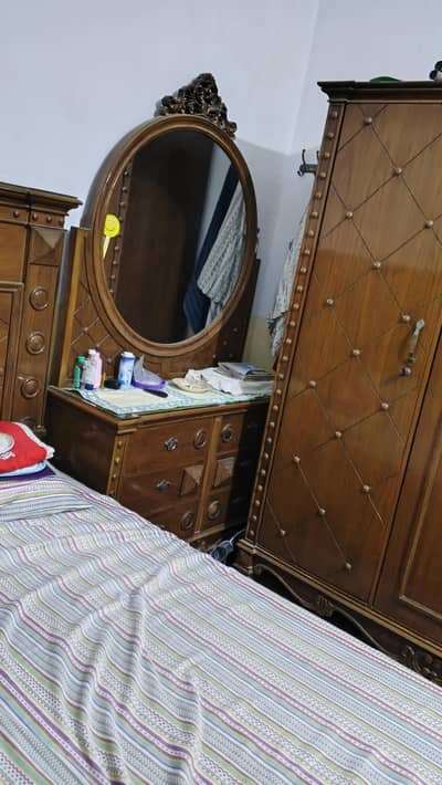 beds almari or dressing tebil