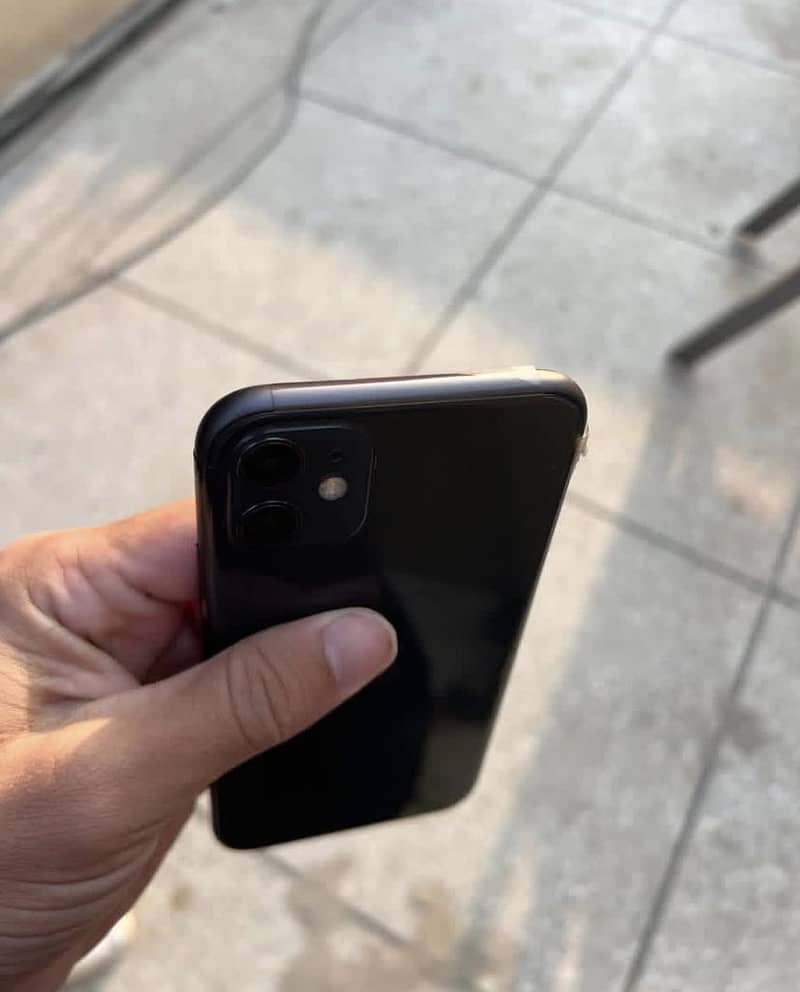 iPhone 11 3