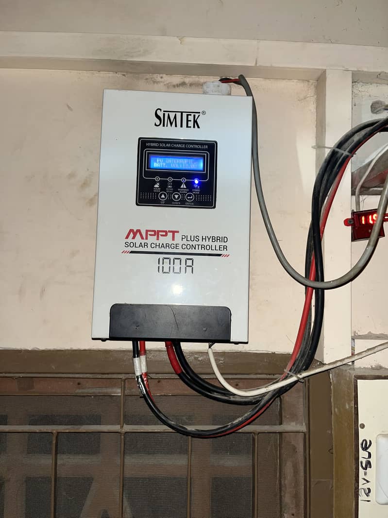 Simtek MPPT Plus Hybrid Solar Charge Controller 100 A - Solar Inverter ...