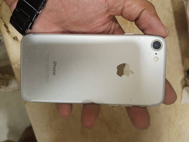 Apple iPhone 7 2