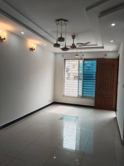 E11 fantastic ground floor 2bed