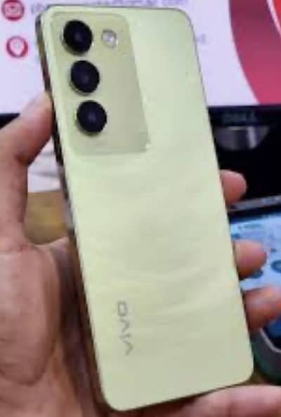 Vivo y100