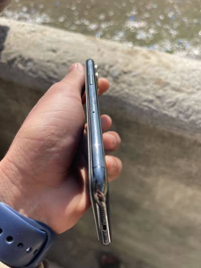 Iphone 11 pro 256gb no call  only whatapp no 03120564016