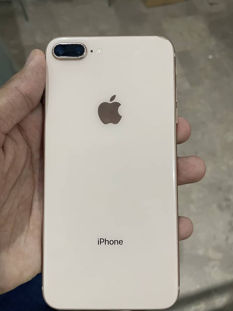 Apple iPhone 8 Plus 3
