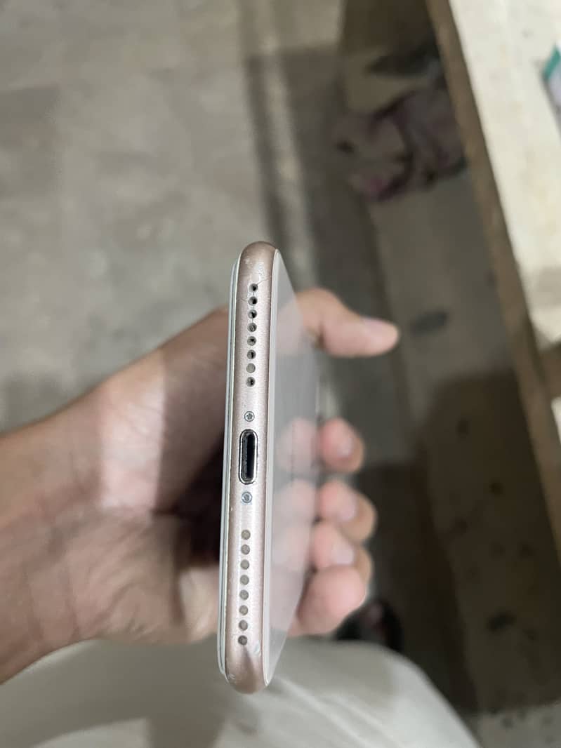 Apple iPhone 8 Plus 4