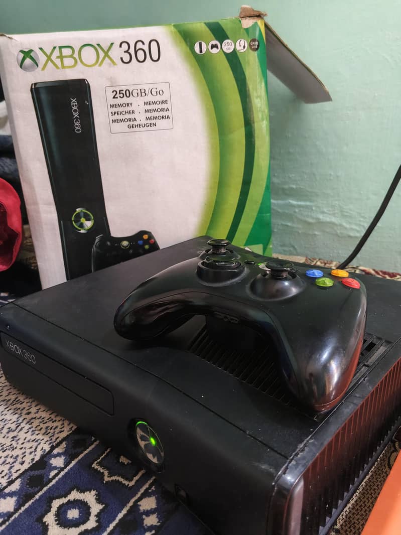Xbox 360slim With wireless controller 0