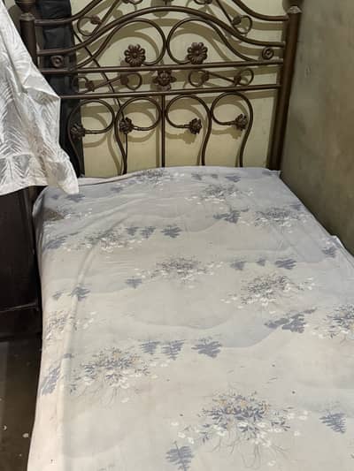 Single bed for sale for 1/2 person