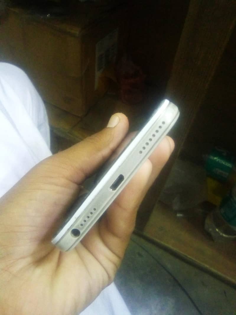 Oppof1s 1