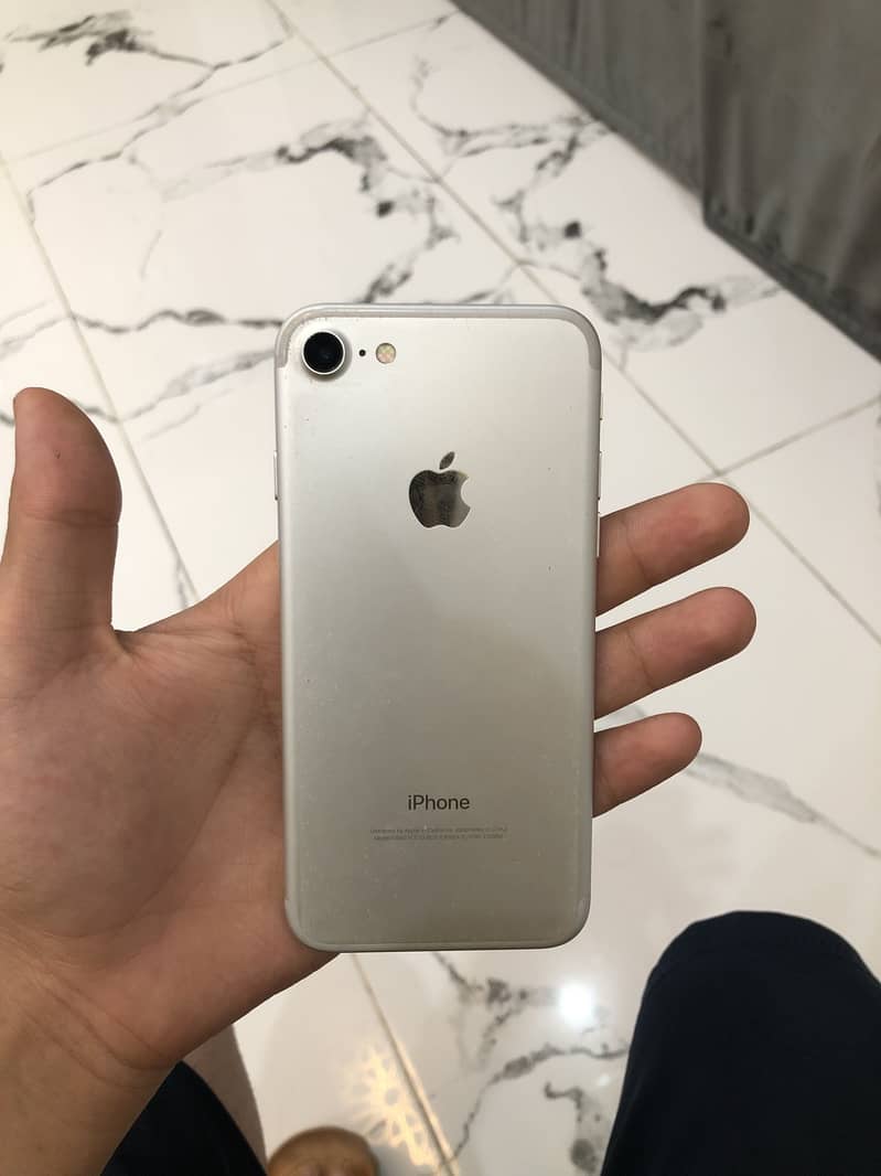 Apple iPhone 7 2