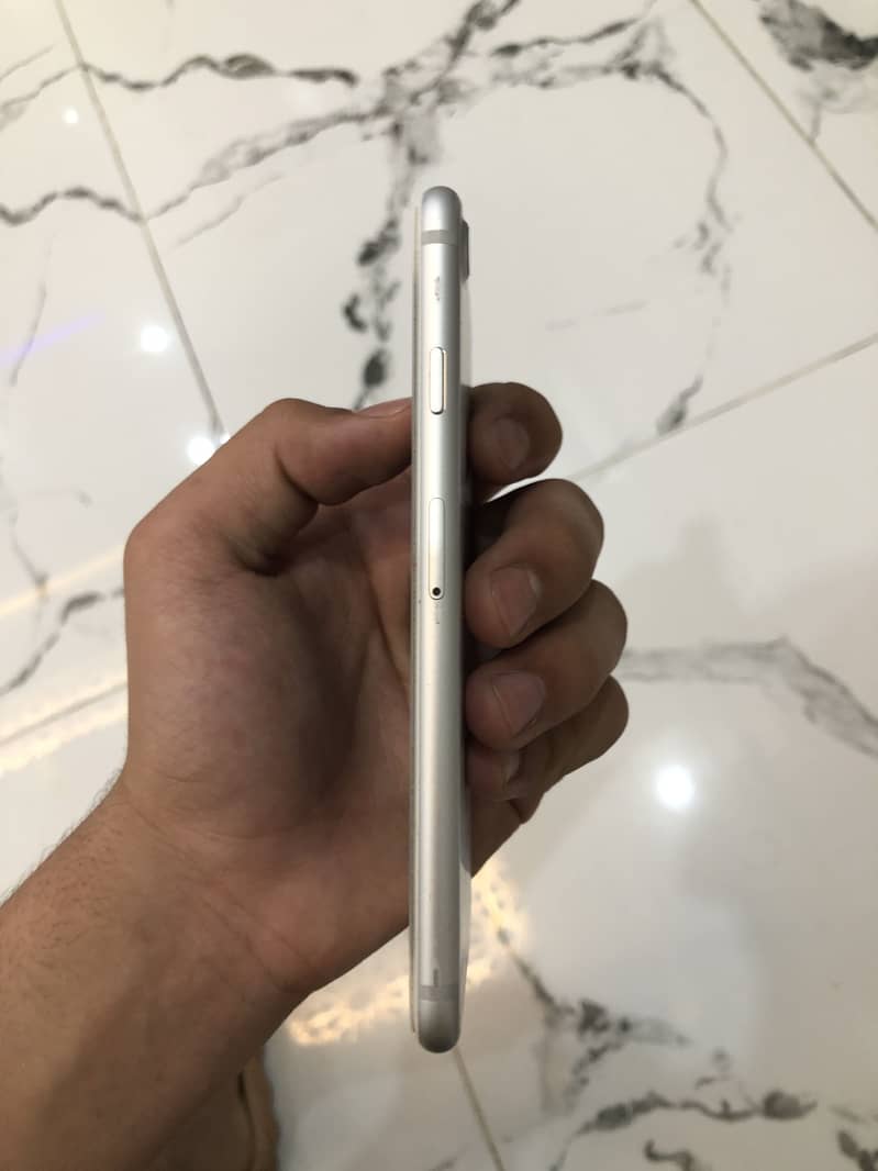 Apple iPhone 7 3
