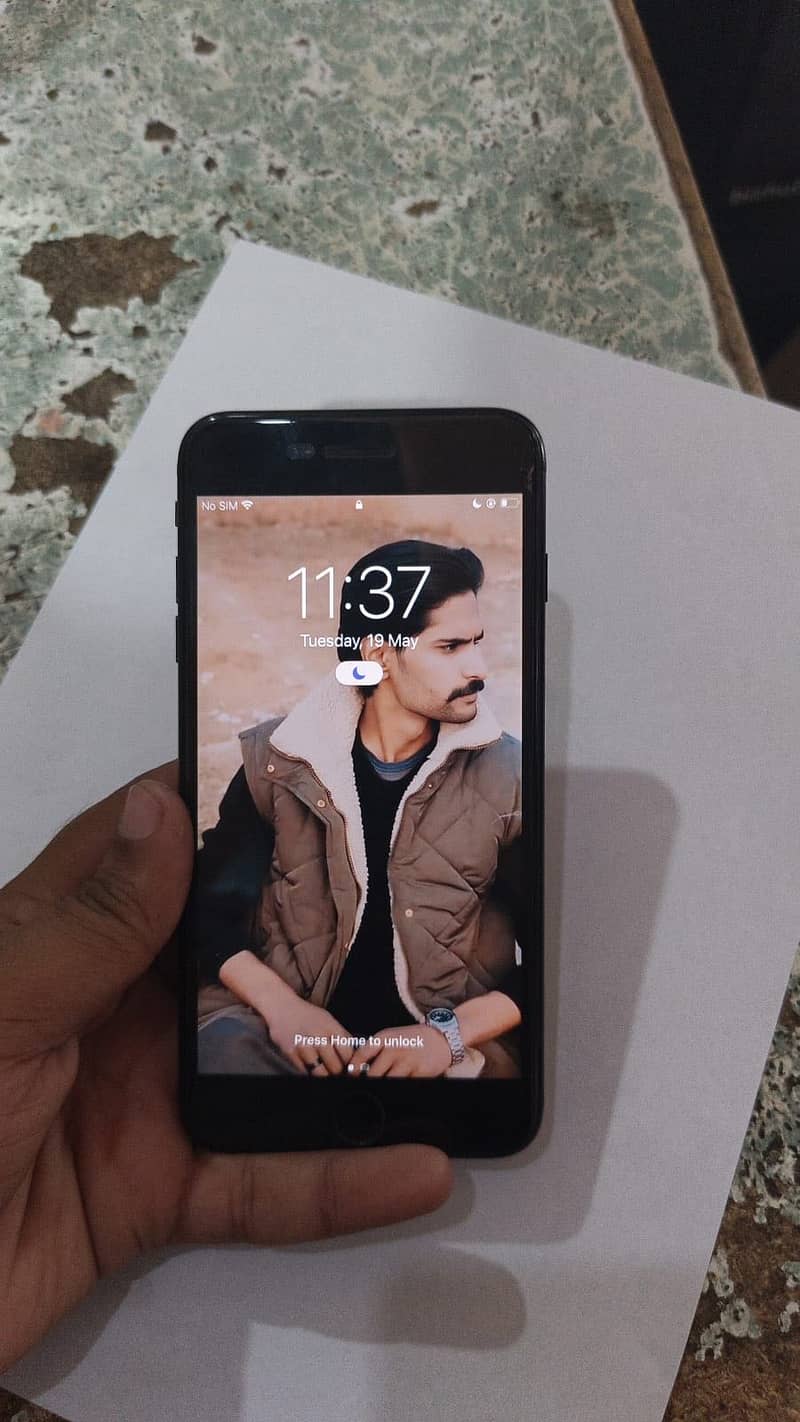 Apple iPhone 7 Plus 0