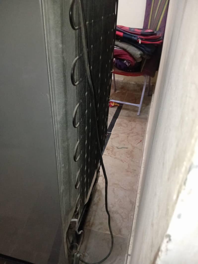 ہائر کا ایچ ار ایس ریفریجریٹر ماڈل نمبر 246 1