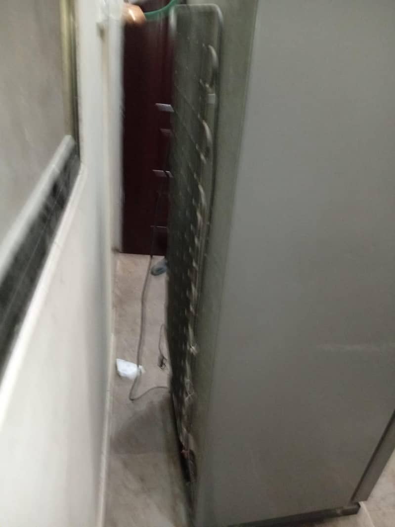 ہائر کا ایچ ار ایس ریفریجریٹر ماڈل نمبر 246 2