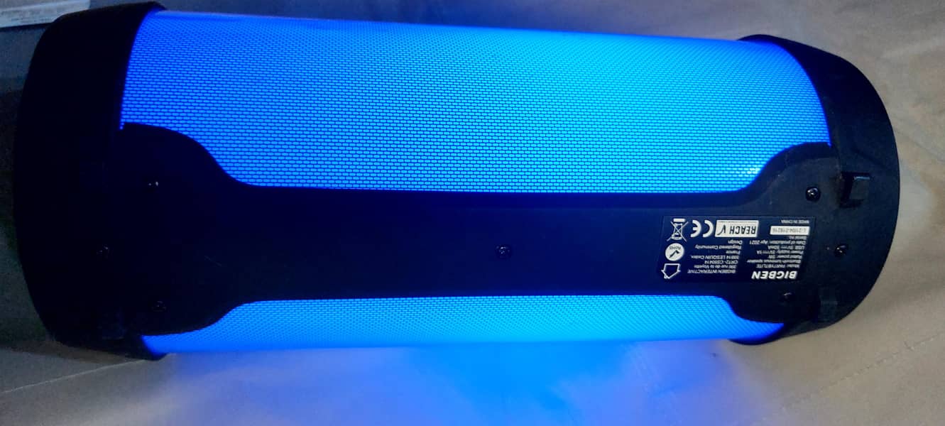 Bluetooth speaker with mic 4