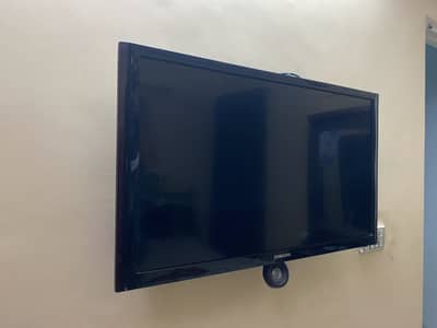 Samsung 32” LeD tv with speaker
