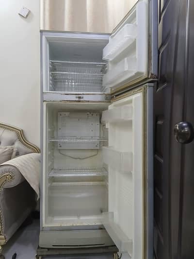 PEL REFRIGERATOR MEDIUM SIZE