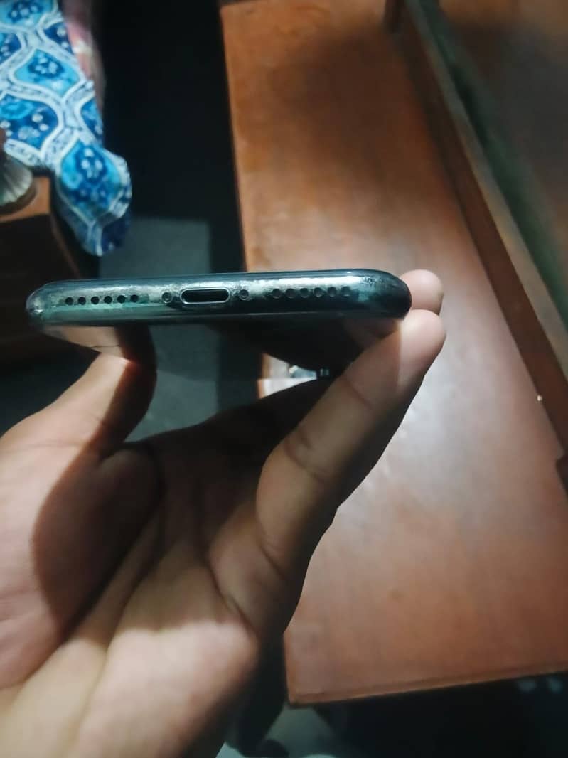 Apple iPhone X 3