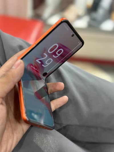 dot or line hai panel Mai picture Mai dikha di hai