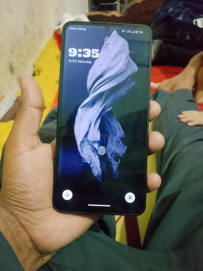 Aqueous R7 12GB 256GGB Roome
