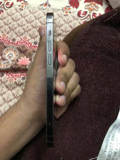 Iphone 12 pro pta approved  hai 128 gb btry 76 hai