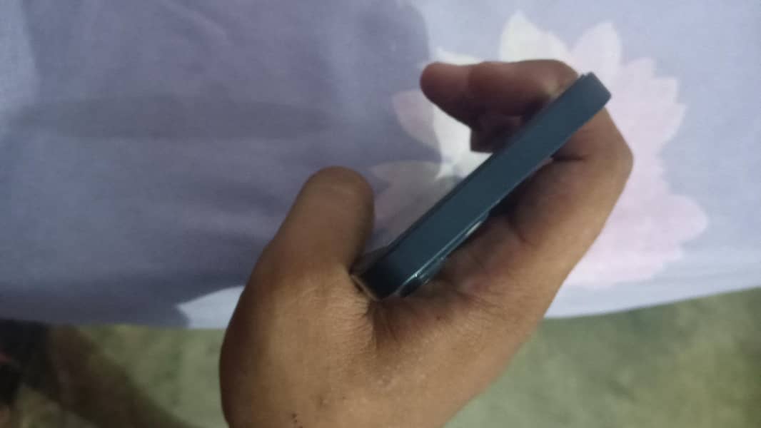 Apple iPhone 13 6