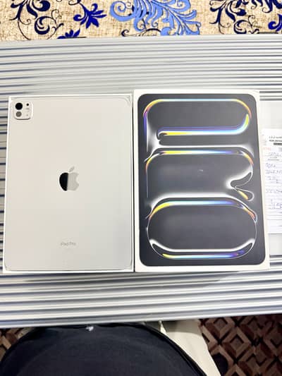 iPad Pro M4 256 GB WiFi Just Box open 10/10
